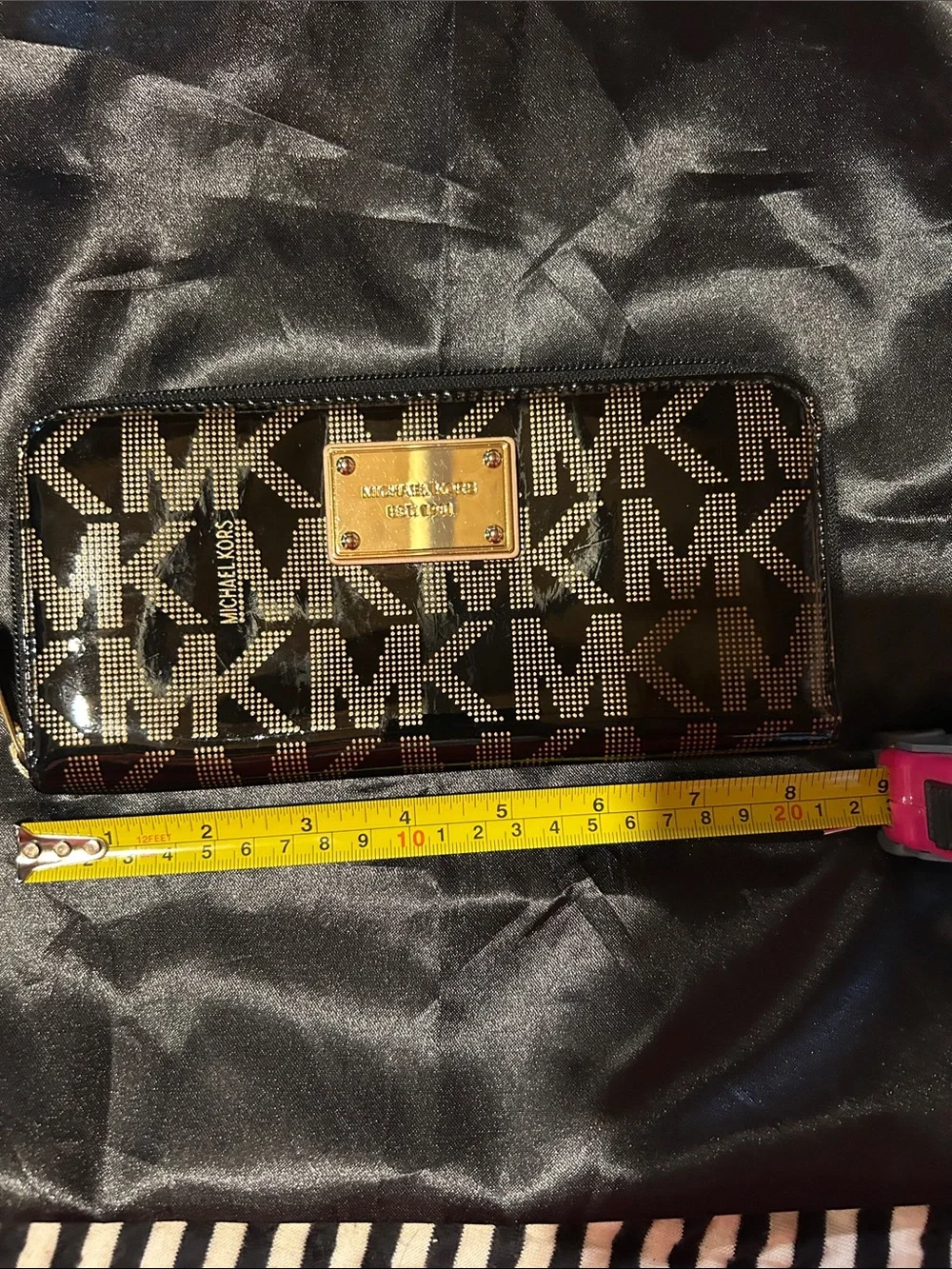 Michael Kors logo elegant zipper